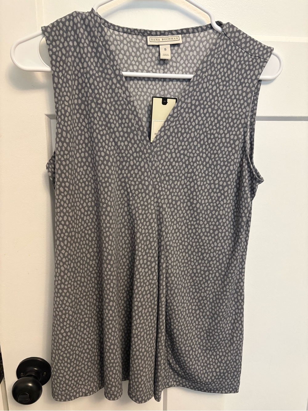 Dana Buchman Gray Sleeveless V-Neck Dot Print Top
